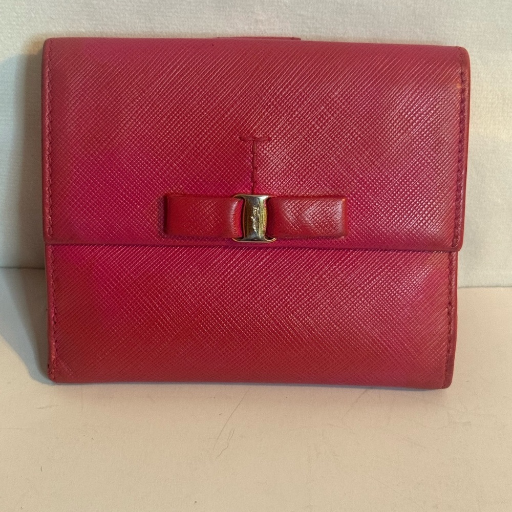 Salvatore Ferragamo Pink bifold Leather Wallet